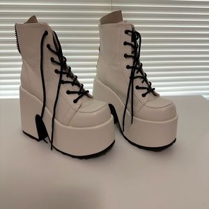 Brand new never worn still in box ready to ship